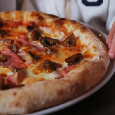 Pizza Gandalf side view